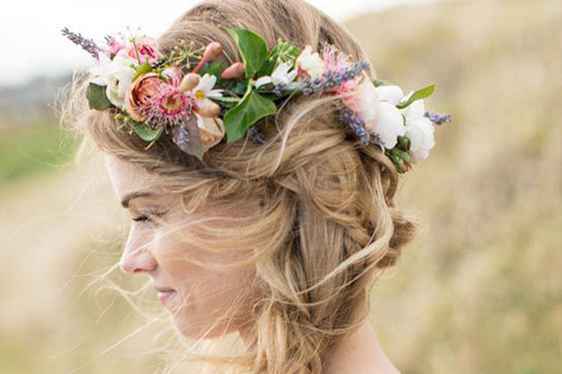 Van toepassing Super goed Nu al Hoe draag je een bloemenkrans in je haar op je bruiloft?